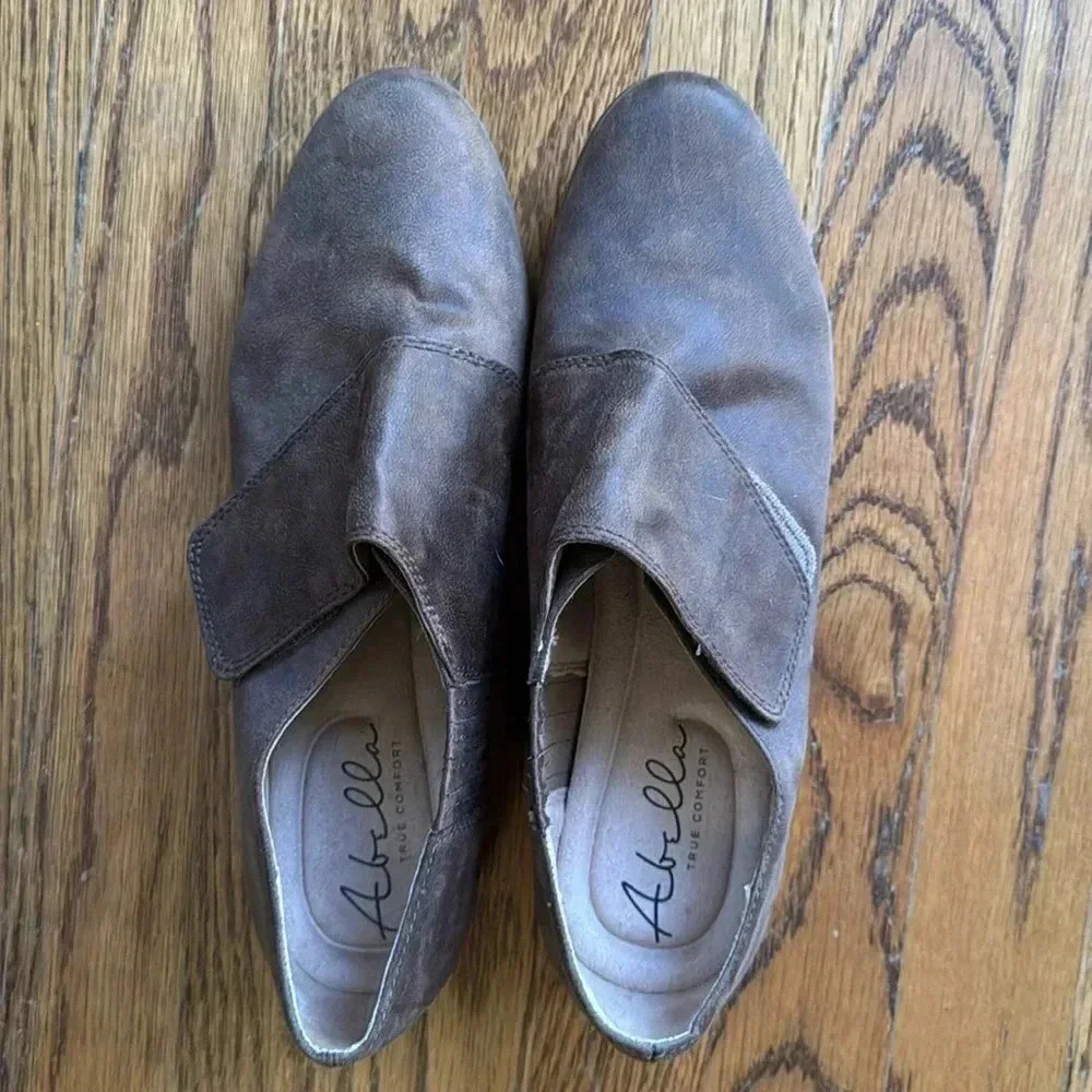 Abella True Comfort Mollie brown women’s flats size 10M